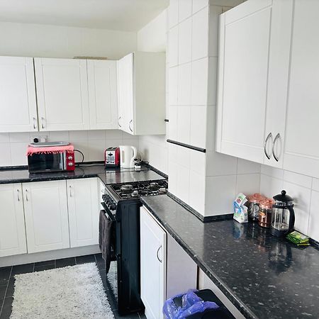 Entire 3 Bedroom House- Free Parking リヴァプール エクステリア 写真