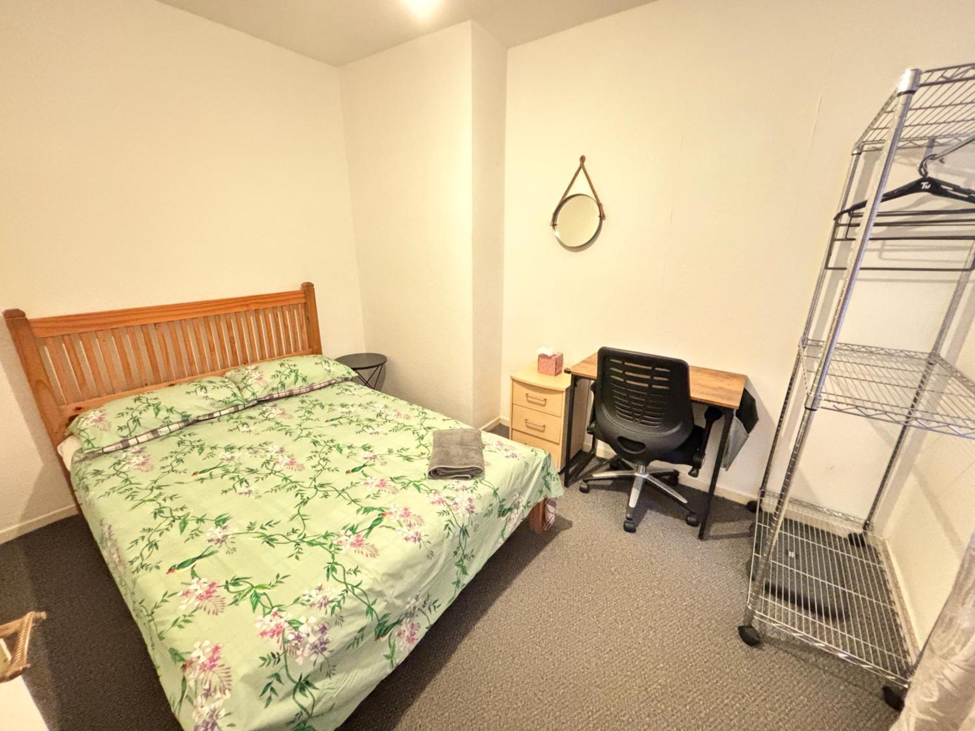 Entire 3 Bedroom House- Free Parking リヴァプール エクステリア 写真