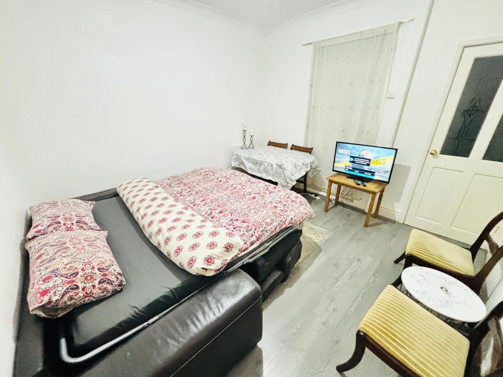 Entire 3 Bedroom House- Free Parking リヴァプール エクステリア 写真